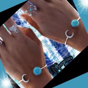 A Stylish And Elegant Open-ended Bracelet
